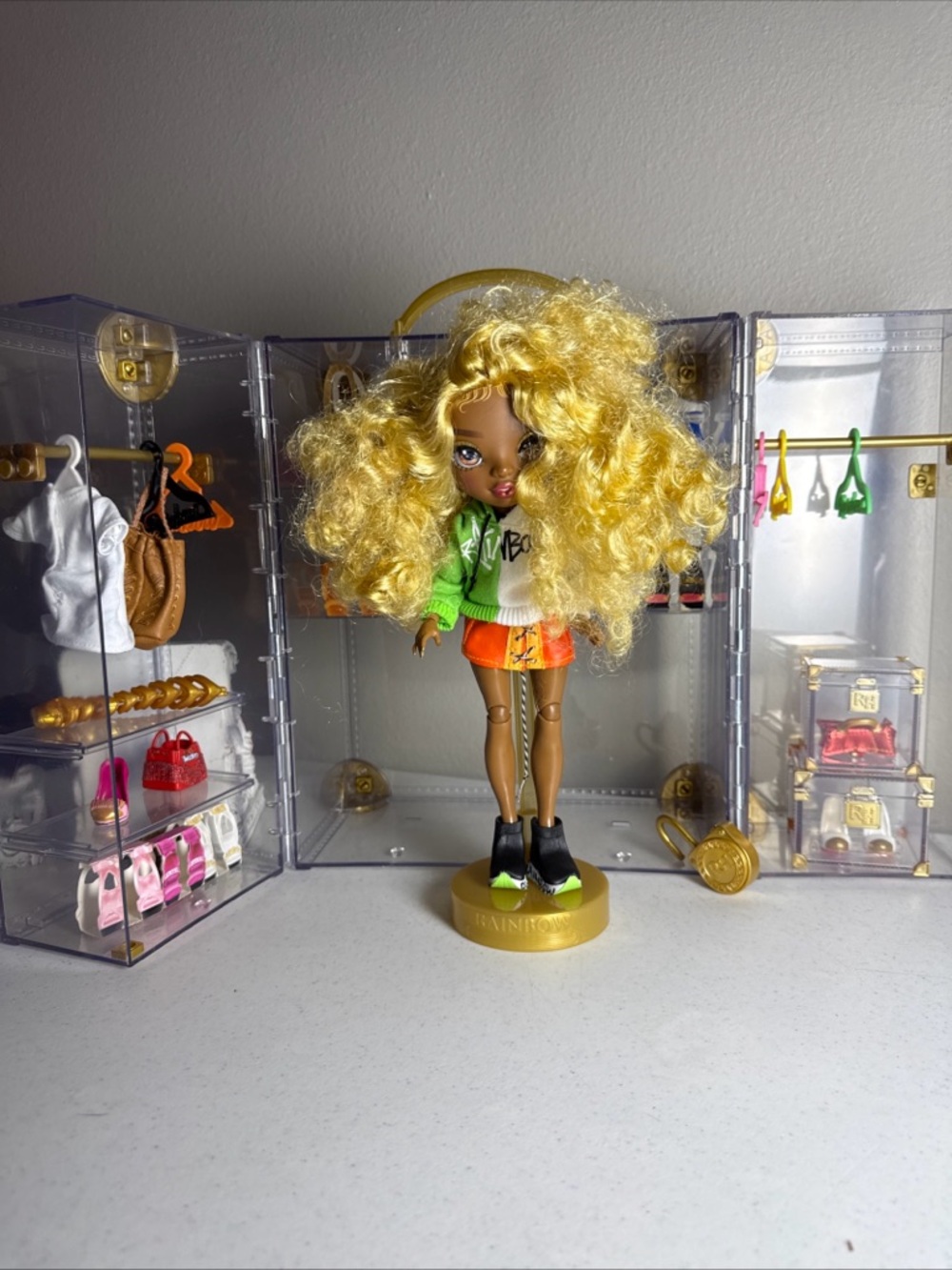 Rainbow High Rainbow Vision Divas - MELINE LUXE - Gold Yellow And Wardrobe Clear
